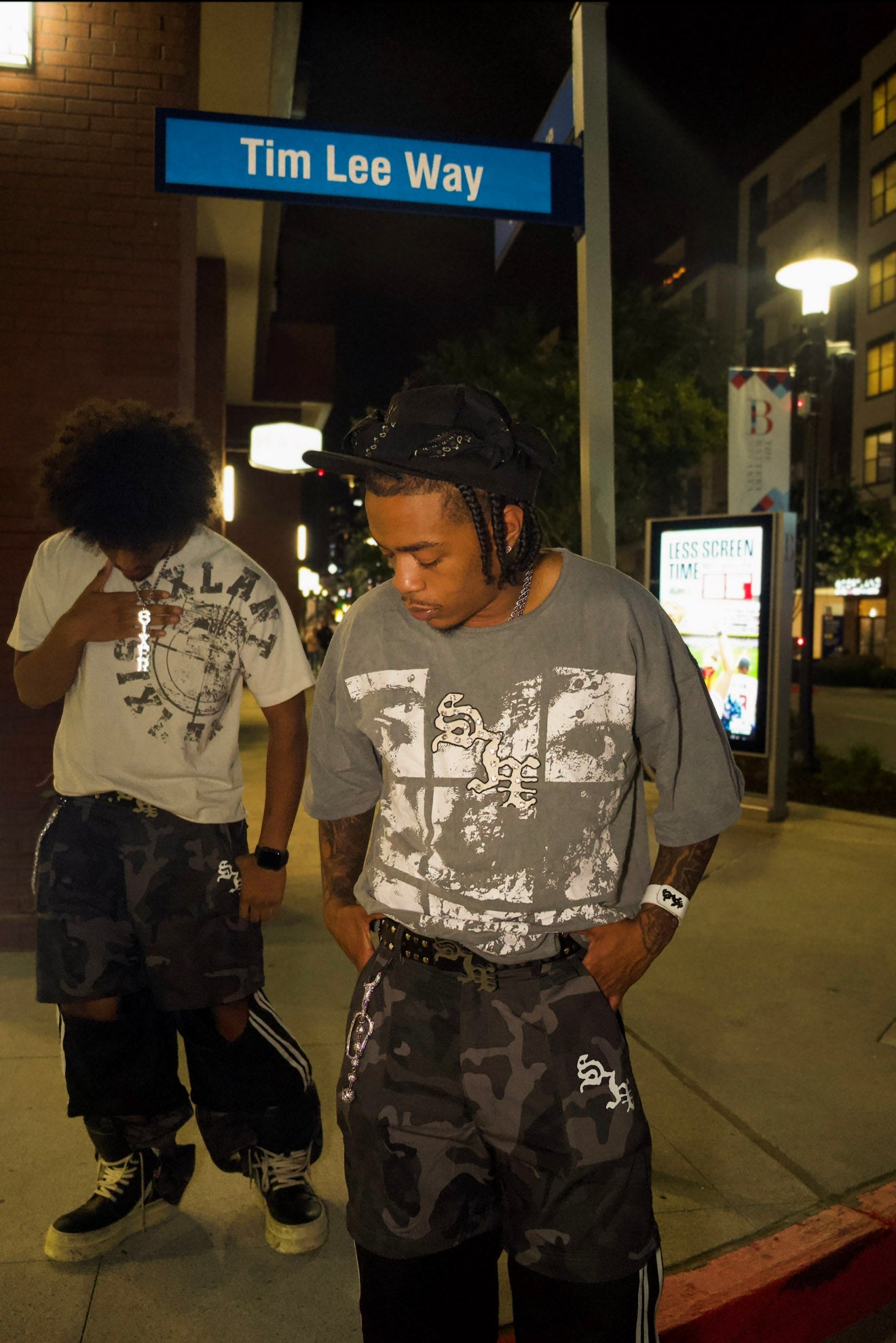 Face tee
