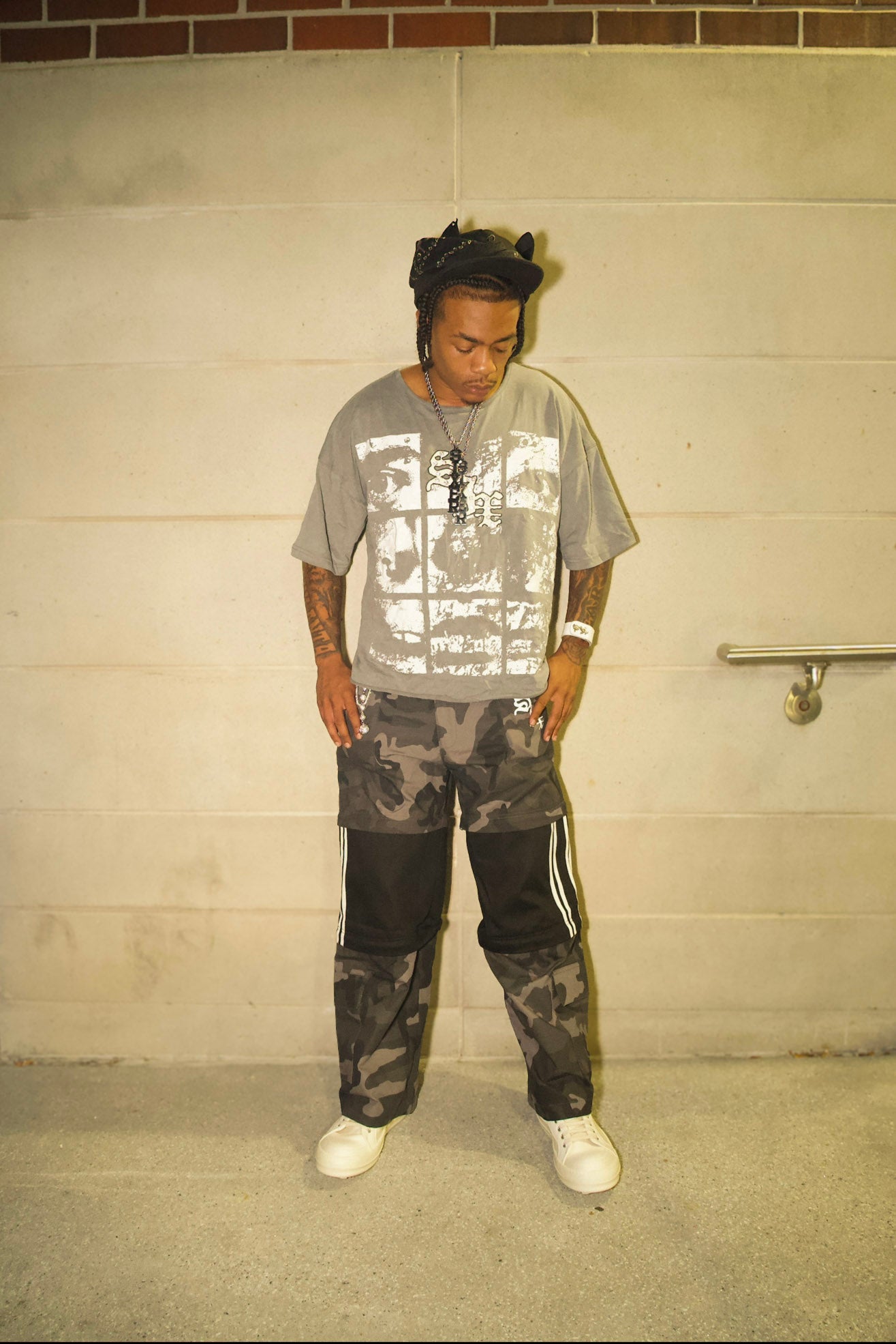 Face tee